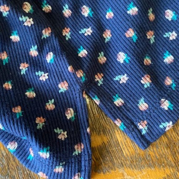 Old Navy Slim Fit Scoop Neck Navy floral long sleeve ribbed tee sz M - Picture 4 of 6